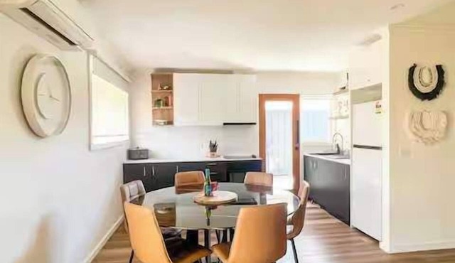 Ocean Gioia. Stroll to shops & beach Pet Friendly in Ocean Grove