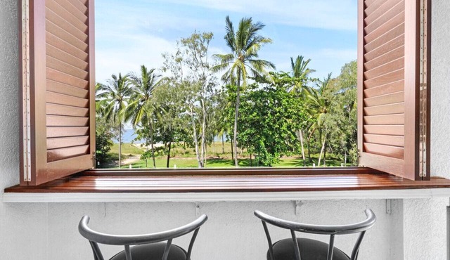 Ocean Spray- Beachfront Retreat with Ocean Views, Jacuzzi & Pool