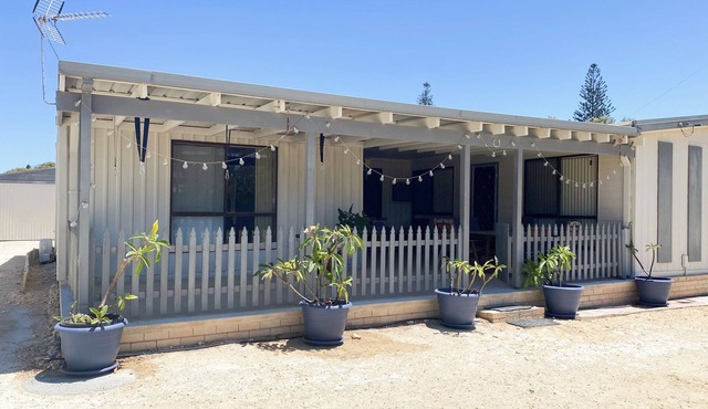 Ocean Spray is a unique & cosy Lancelin beach home