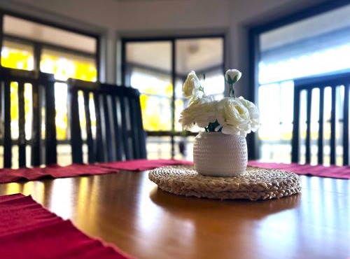 Ocean View 3 bedroom entire house central of Caloundra in Caloundra West