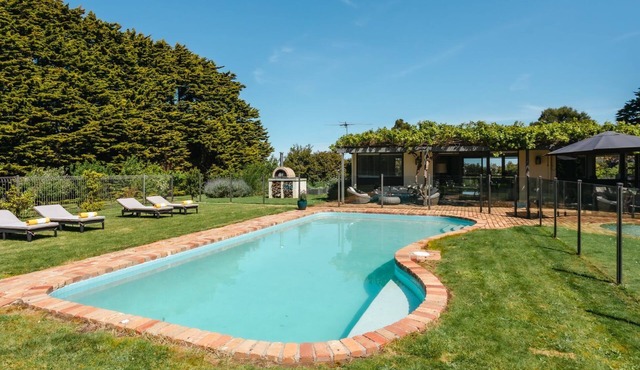 Ocean View House - Solar Heated Pool and Pet Friendly