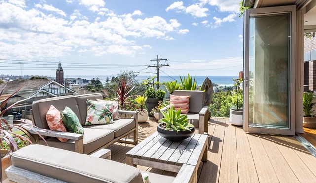 Ocean Views. Private Pool. Large Deck Overlooking Coogee