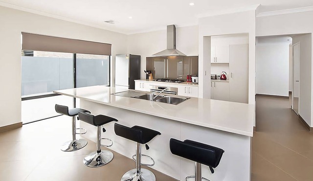 Ocean Walk Abbey - Situated in Abbey, this holiday home is a moment's walk from the beautiful Abbey