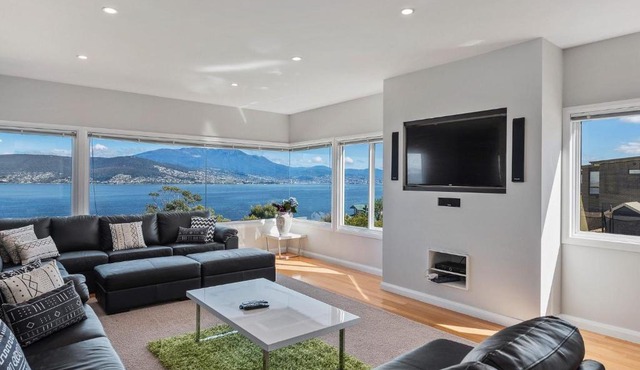 Oceana Escape panoramic views luxury and space