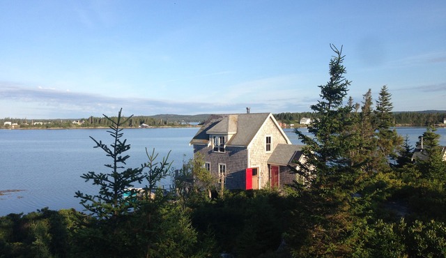 Oceanfront cabin on the La Have Islands. in Lahave Islands
