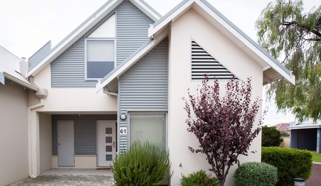 Oceanside - Unit 6 1Oceanside is a 3 bedroom apartment. Located inside the Cape View Resort