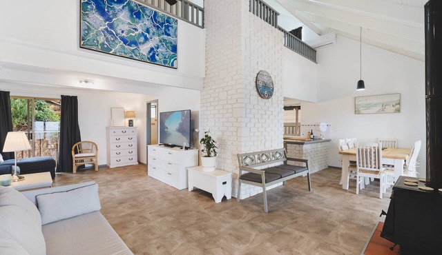 Oceanview Manor by Peppy Beach Retreats® (10 Adults), Manor