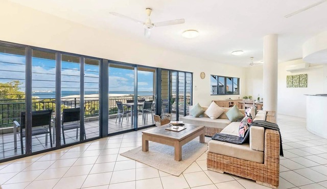 Oceanview Tropical A Top End Poolside Oasis