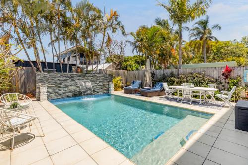 On Esplanade own flat & Pool, 2 kms to Manly cafe precinct