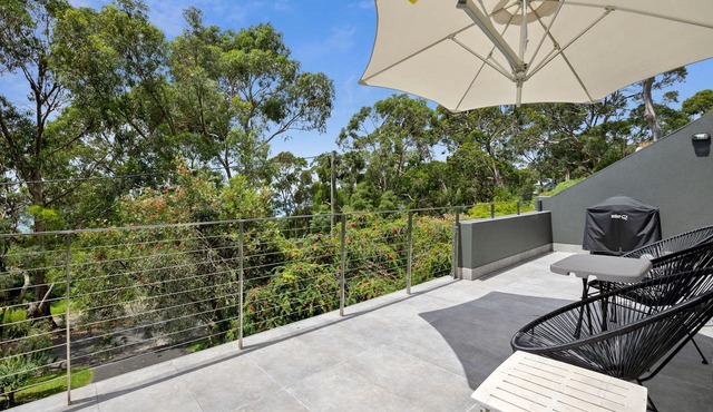 One At Eight in Lorne