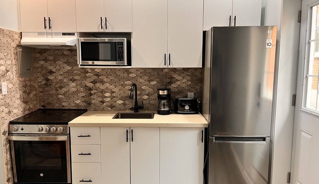 One bedroom apartment/suite in Whitby