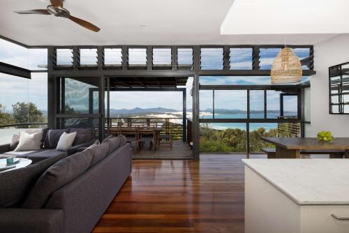 One Mile Retreat - Ocean View 3 Bedroom Retreat