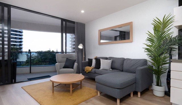 Oracle 2 - Central 2B in Broadbeach with Views
