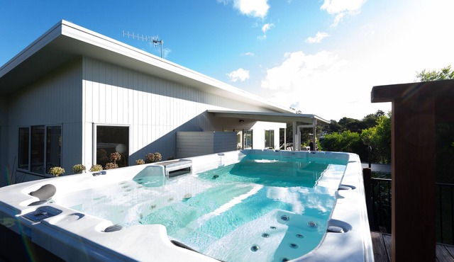 Orford Sands: Modern beach house with huge outdoor heated swim spa