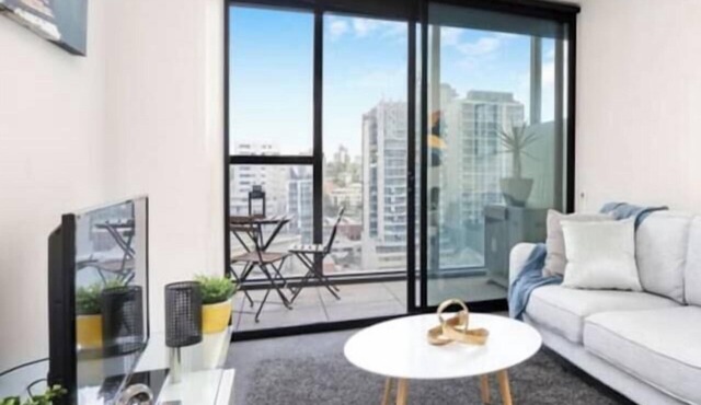Orianna - Stylish Designer Pad *WiFi Park Gym Pool
