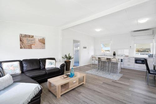 Osprey Cottage by Book Jervis Bay