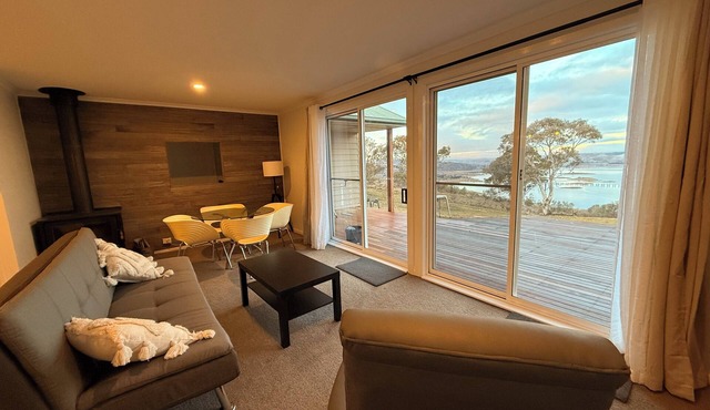 Outstanding lake and alpine views in a cosy rural house.