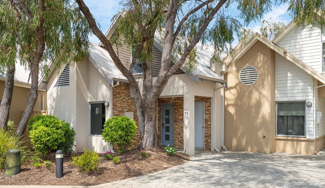 Palm Retreat - Modern, aesthetic, and right by the beach. Perfect for a couples getaway - welcome to
