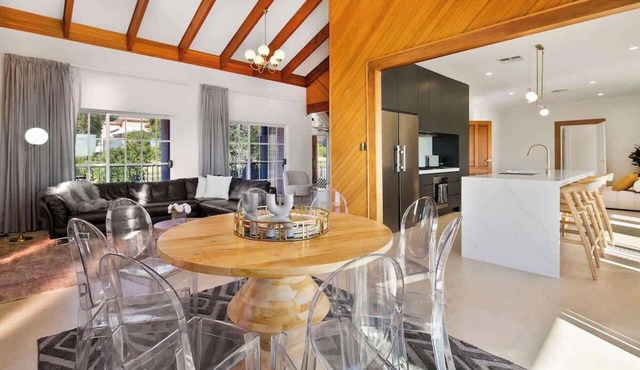 Panoramic Views 5BR 3BTH Family Home