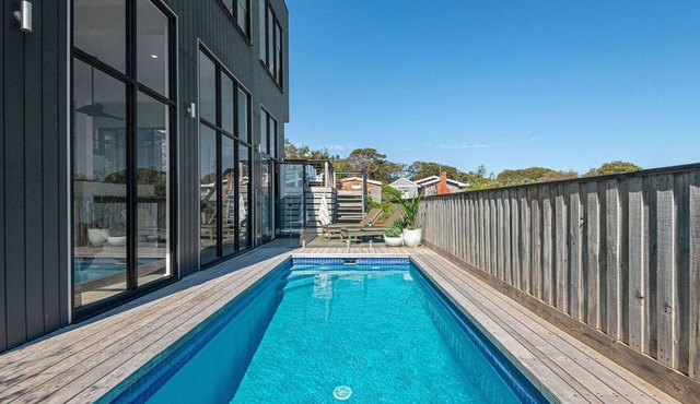 Panoramic Views & Contemporary Style