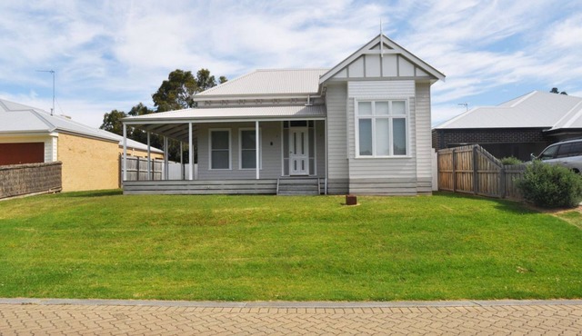 Paperbark Homestead - Surf Side Inverloch