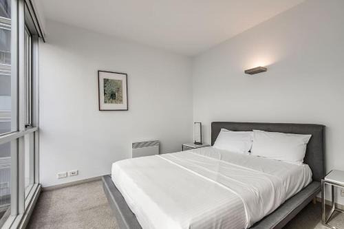 Parade Place - A Central Balcony Stay