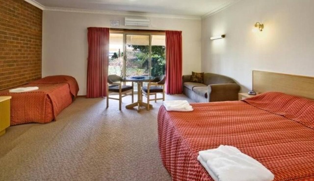 Paradise Lakes Motel