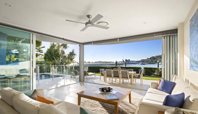 Pavillions 17 Hamilton Island - Waterfront with private pool, golf buggy and transfers