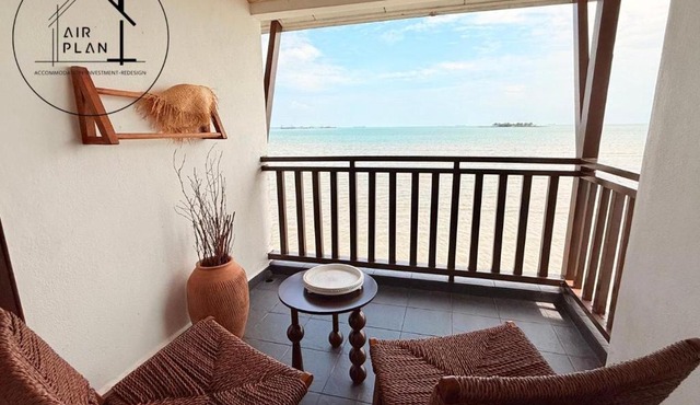 PD Full Seaview Water Chalet with Private Bathtub