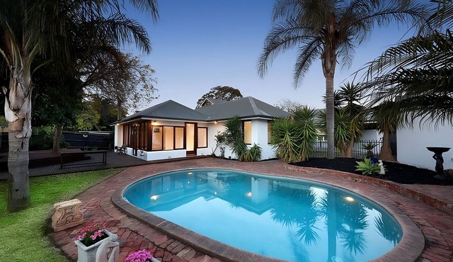 Peaceful Parkside Escape with Private swimming Pool