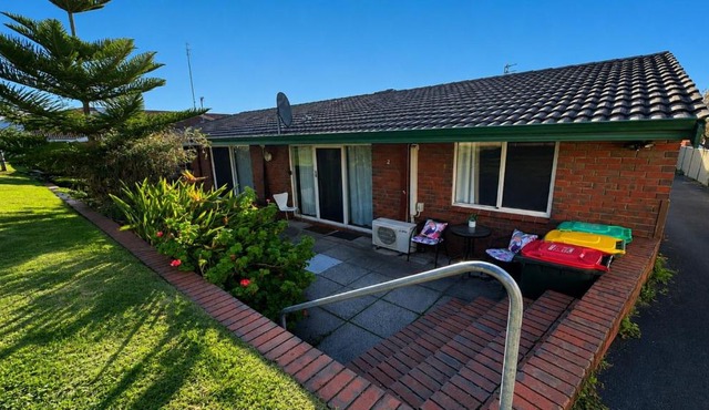Peaceful Parkside Oasis Walk to Beach & CBD