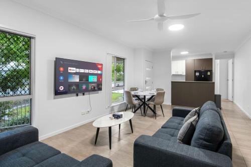 Peaceful Retreat Near Shops and Cafes Secure Parking