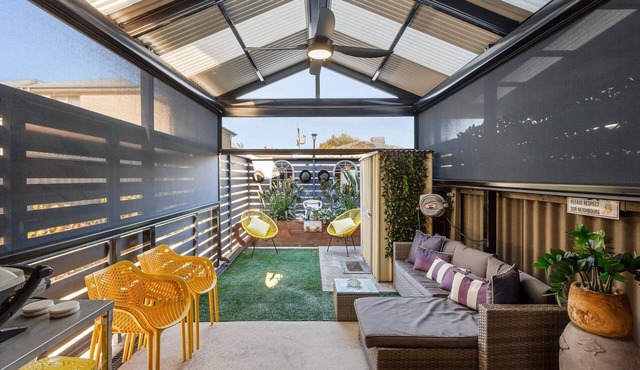 Peaceful Retreat Steps from Semaphore Beach in Semaphore