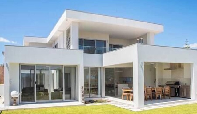 Pebbles by the Sea- Brand-New Oceanfront Home