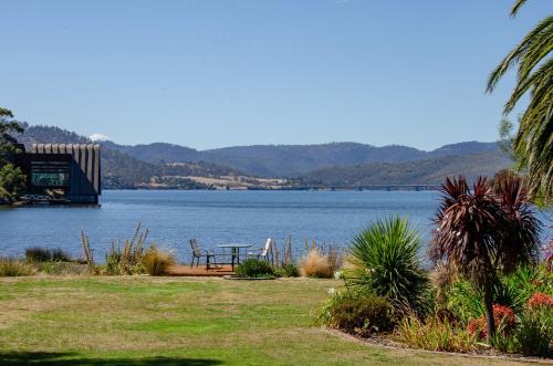 Pelican Place - absolute waterfront overlooking MoNA