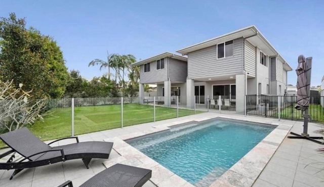 Pelican waters getaways