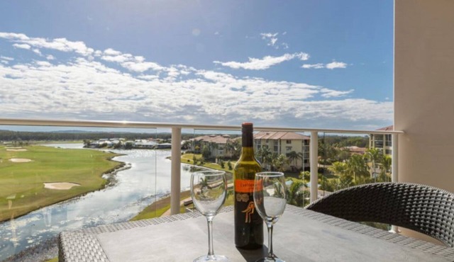 Pelican Waters U425 Studio With Golf Course Views