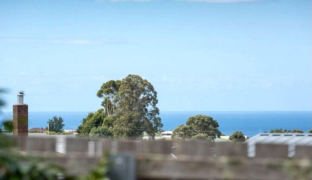 Penguin by the Sea Accommodation - Burnie Tasmania Australia