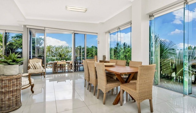 Penthouse Dunk Island Views Prime Village Location