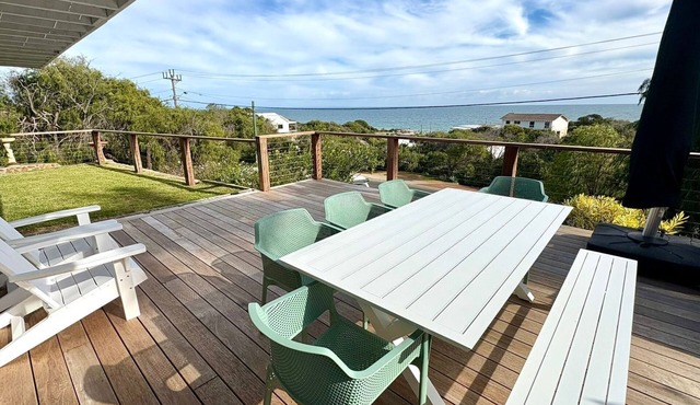 Peppy Beach House – Stunning Ocean Views & Relaxed Coastal Escape