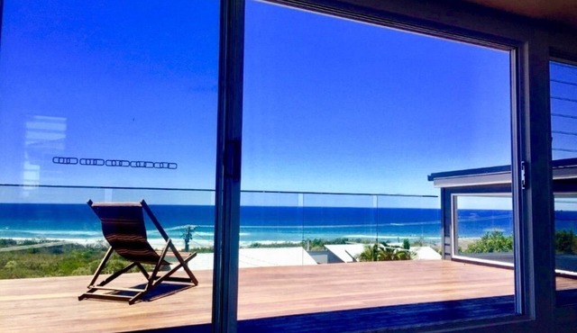 Peregian Pacific Beach House - 4 minute walk to beach.