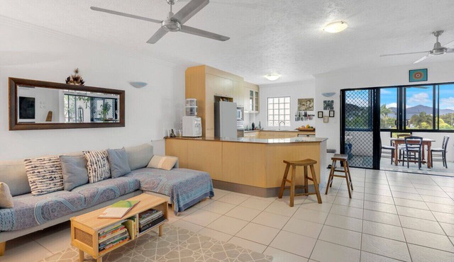 Perfect Family Base for the Reef | Walk to Esplanade & Lagoon | Portofino