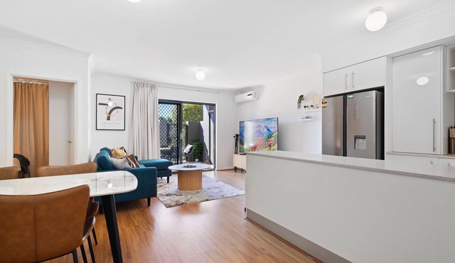 Perfect Location 2BR 1bth - Beckenham
