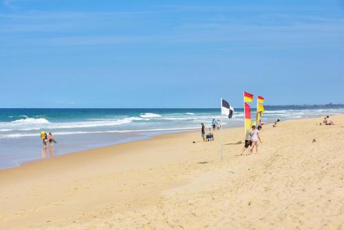 Perfect Location 4BR Home Warana - 200m to Beach!