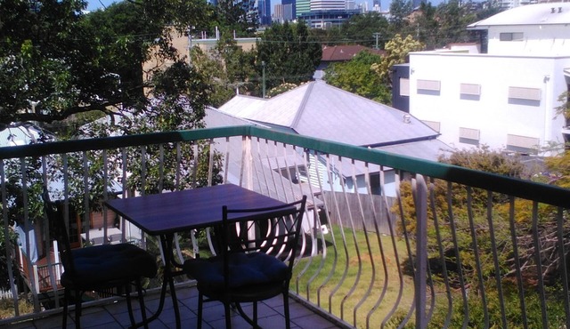 Perfect Location - City, Train & Wesley Hospital