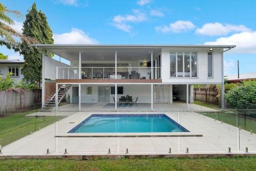 'Perfect Pool House' Idyllic Tropical Retreat