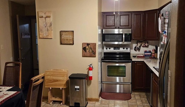 Perfectly Priced and Centrally located NW Akron home w/FREE Wi-Fi & Netflix in Akron