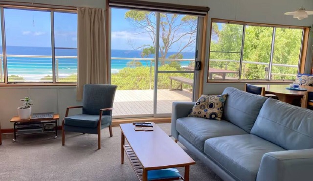 Periton Lodge ~ Charming 1950's Beach House, Stunning Ocean Views, 200m to beach