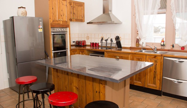 pet friendly Family accommodation min 2 nights