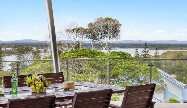 Pilotage 4 - Luxury Ocean and River View Penthouse - Holiday Yamba in Yamba